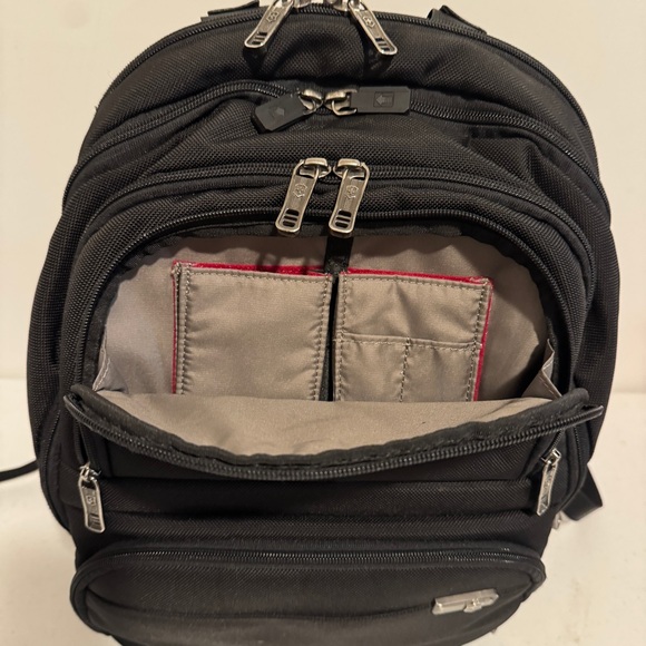 Victorinox Swiss Army Black Architecture 3.0 Zipper Laptop Backpack 31322301 - Picture 4 of 16